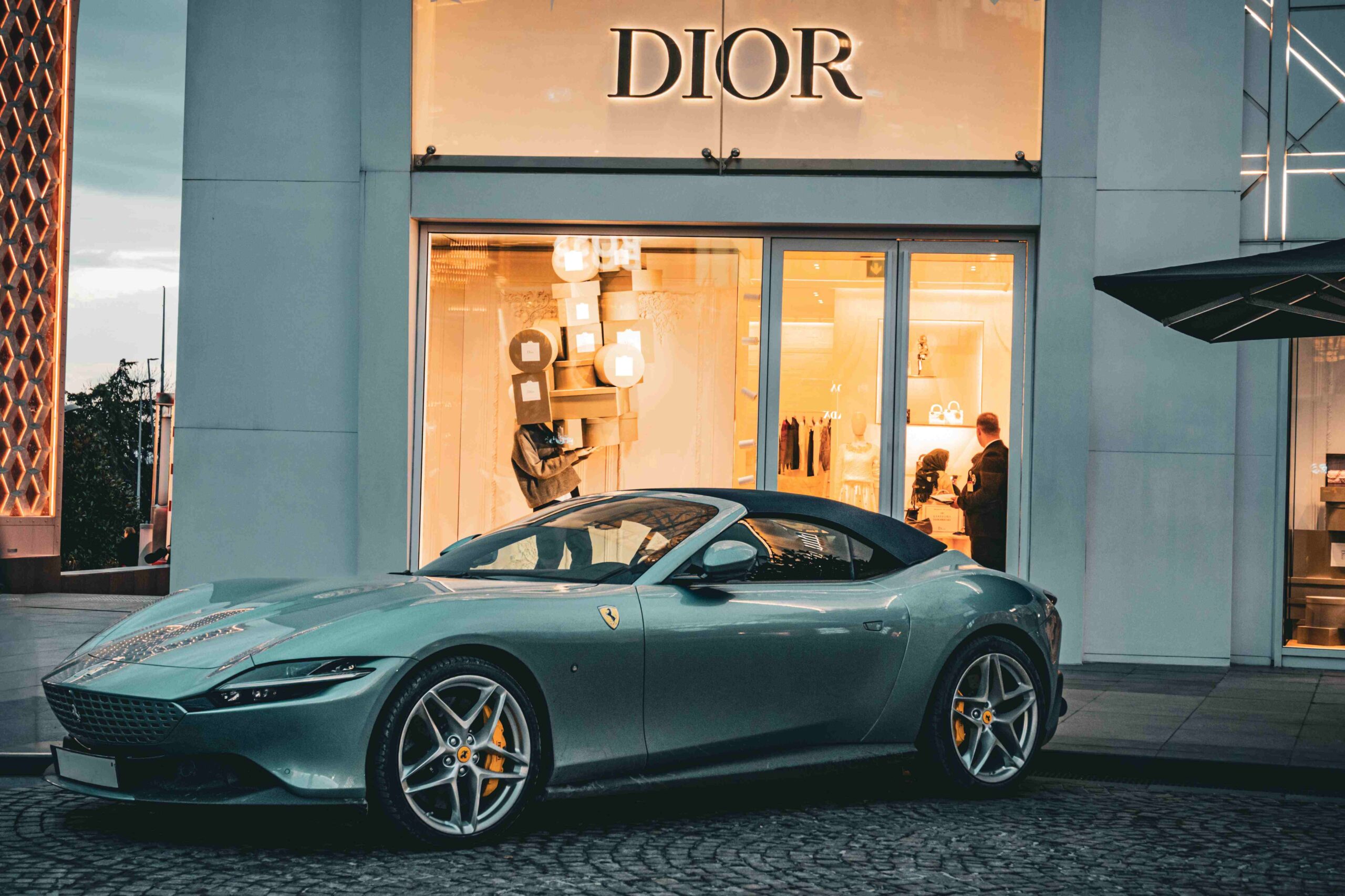 Last-Minute Luxury Car Rentals: What to Check Before Booking Nearby